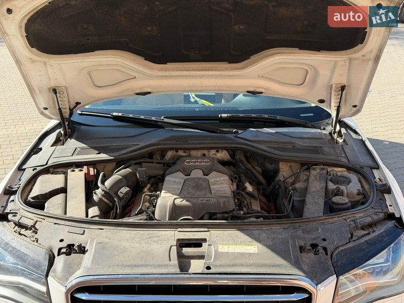 Седан Audi A8 2012 в Одесі