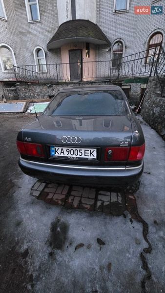 Седан Audi A8 2001 в Киеве