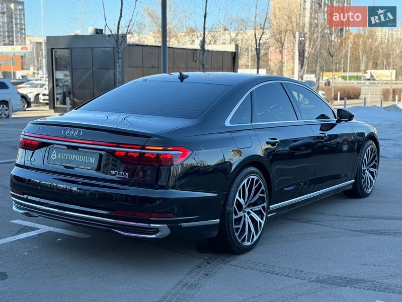 Седан Audi A8 2022 в Киеве