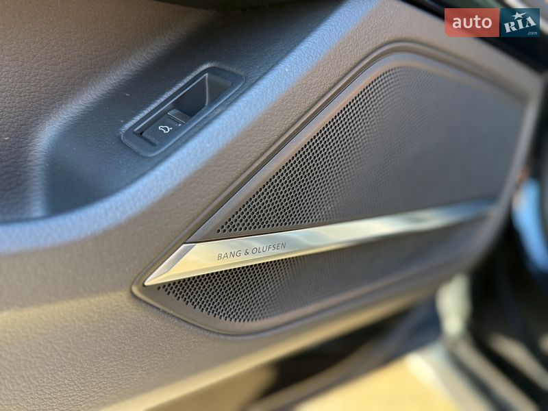 Седан Audi A8 2022 в Киеве