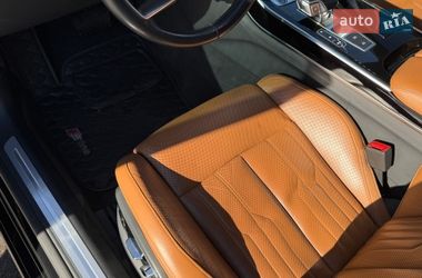 Седан Audi A8 2022 в Киеве