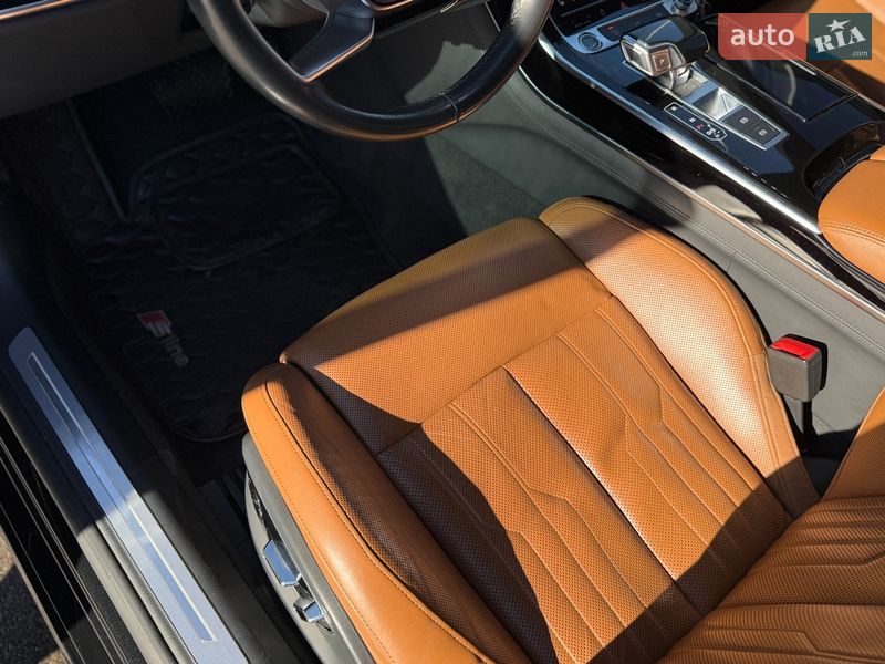 Седан Audi A8 2022 в Киеве