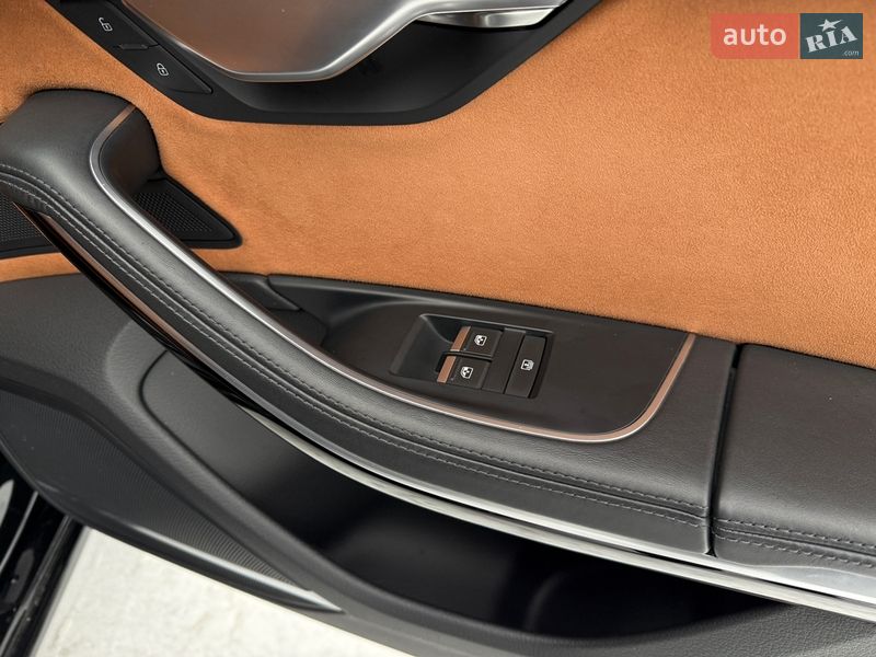 Седан Audi A8 2022 в Киеве
