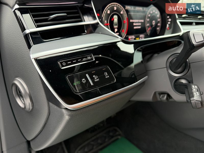 Седан Audi A8 2022 в Киеве
