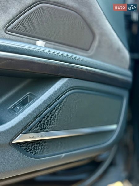 Седан Audi A8 2020 в Чернівцях