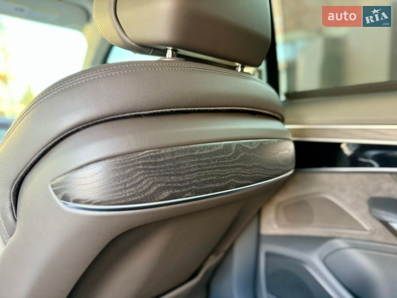 Седан Audi A8 2020 в Чернівцях