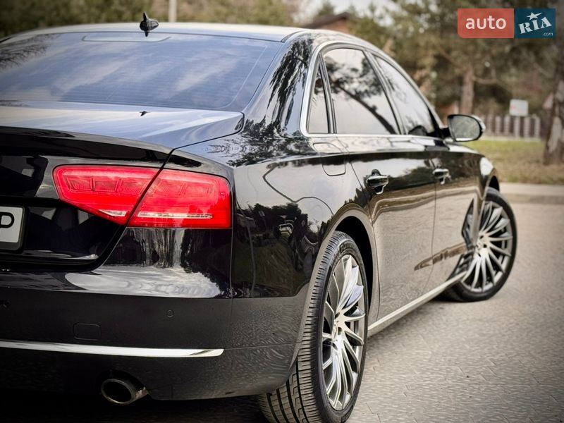 Седан Audi A8 2013 в Львове