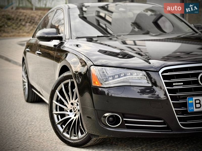 Седан Audi A8 2013 в Львове
