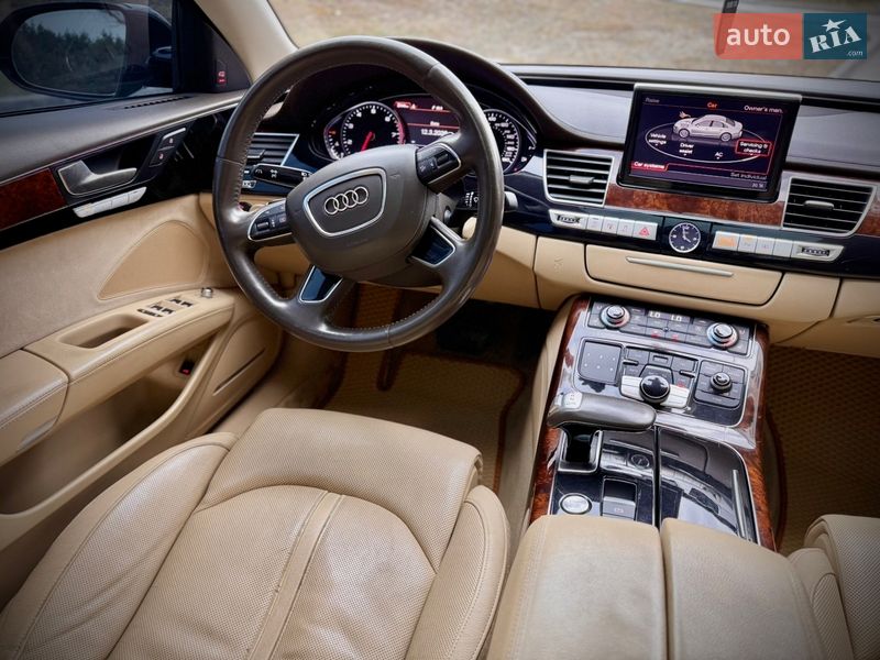 Седан Audi A8 2013 в Львове