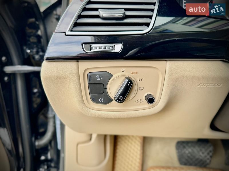 Седан Audi A8 2013 в Львове