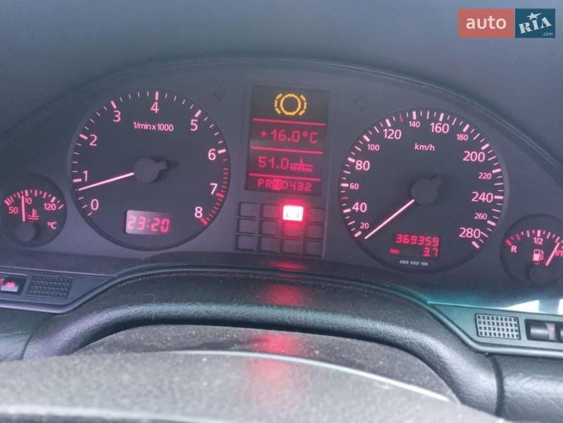 Седан Audi A8 1996 в Черняхове