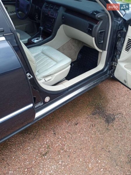 Седан Audi A8 1996 в Черняхове