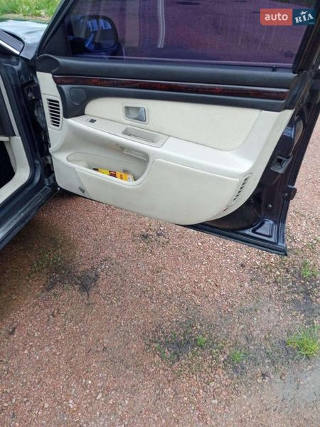Седан Audi A8 1996 в Черняхове