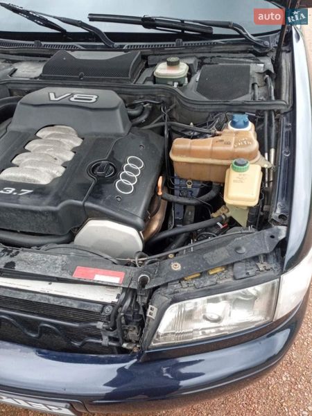 Седан Audi A8 1996 в Черняхове