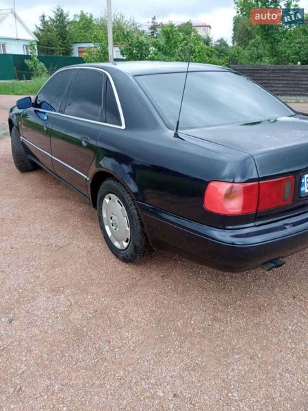Седан Audi A8 1996 в Черняхове