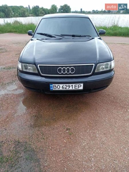 Седан Audi A8 1996 в Черняхове