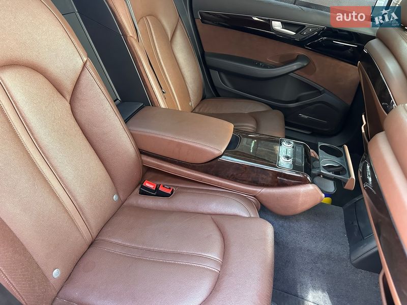 Седан Audi A8 2017 в Первомайске