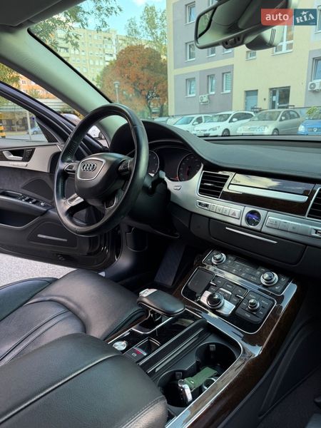 Седан Audi A8 2014 в Береговому