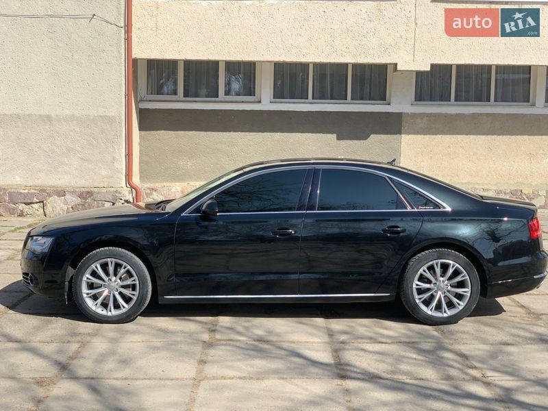 Седан Audi A8 2012 в Черновцах