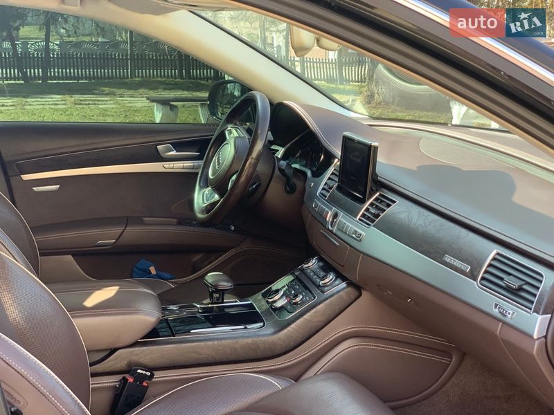 Седан Audi A8 2012 в Черновцах