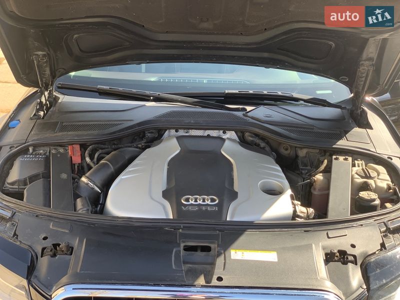 Седан Audi A8 2012 в Черновцах