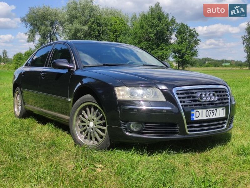 Седан Audi A8 2004 в Зенькове