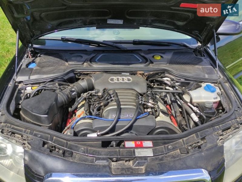 Седан Audi A8 2004 в Зенькове