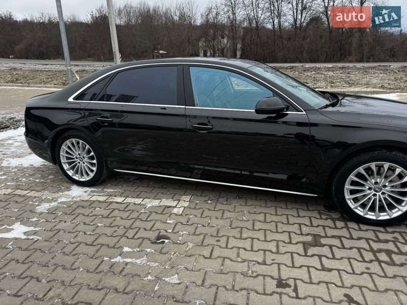Седан Audi A8 2013 в Львове