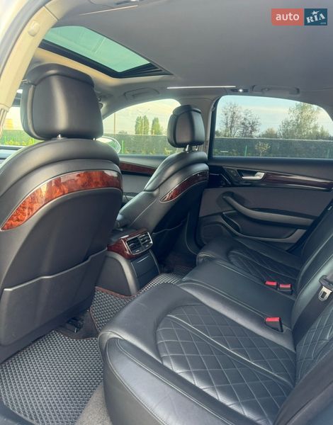 Седан Audi A8 2012 в Вараші