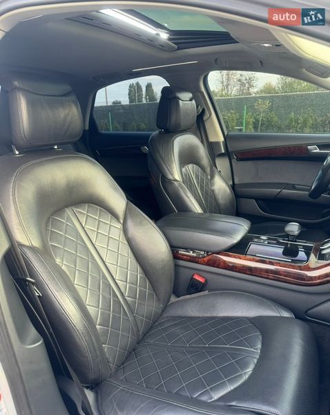 Седан Audi A8 2012 в Вараші