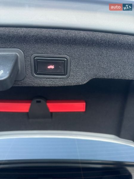 Седан Audi A8 2012 в Вараші