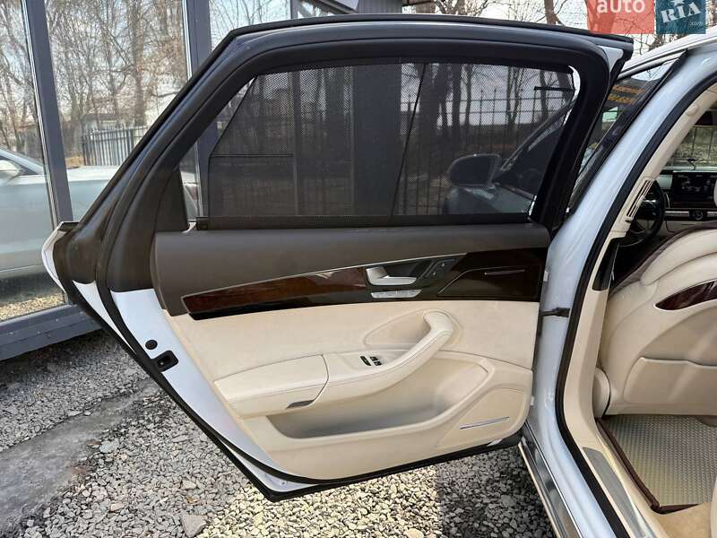 Седан Audi A8 2012 в Хмельницком