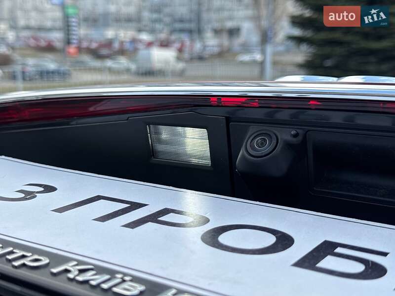 Седан Audi A8 2025 в Києві