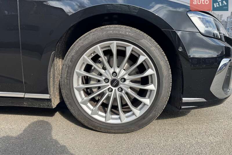 Седан Audi A8 2025 в Києві
