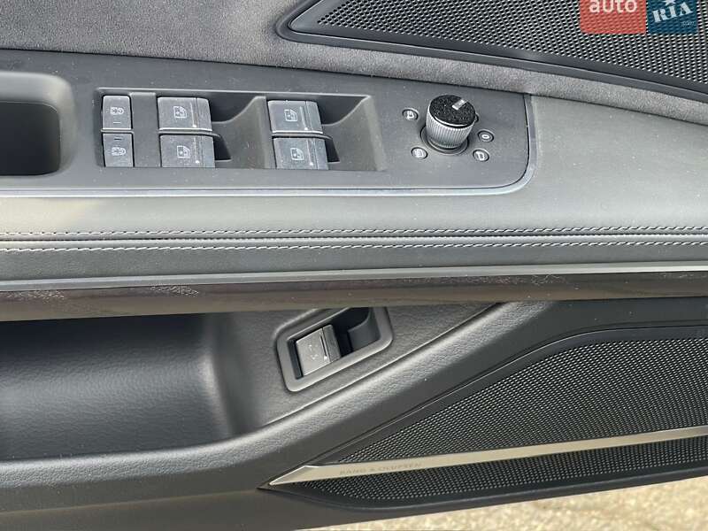 Седан Audi A8 2025 в Києві