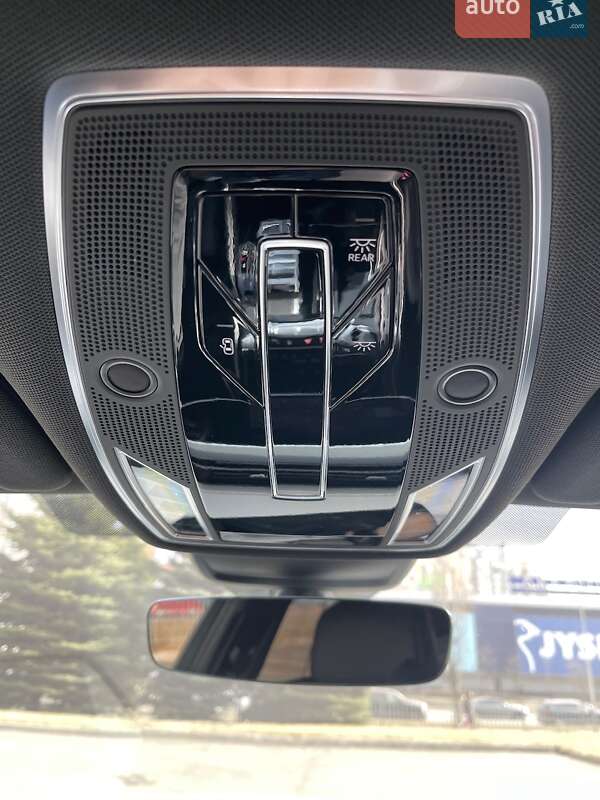 Седан Audi A8 2025 в Києві