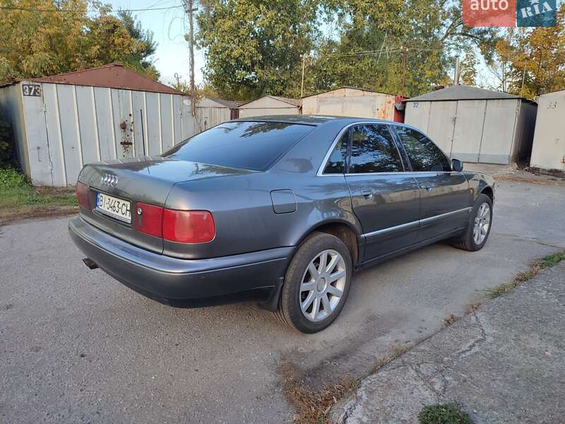 Седан Audi A8 1996 в Кременчуці