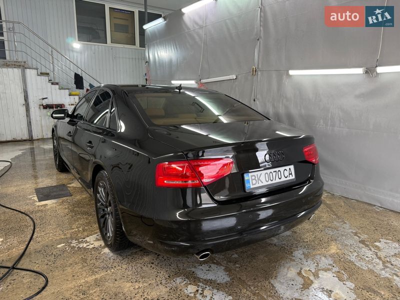 Седан Audi A8 2011 в Рівному