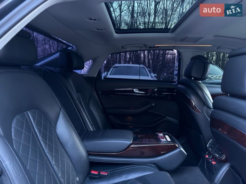 Седан Audi A8 2012 в Черновцах
