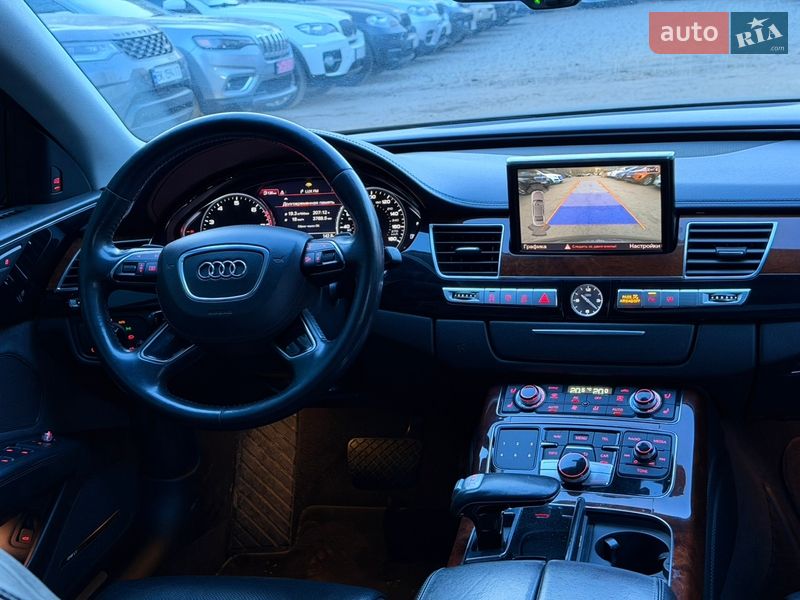 Седан Audi A8 2012 в Черновцах