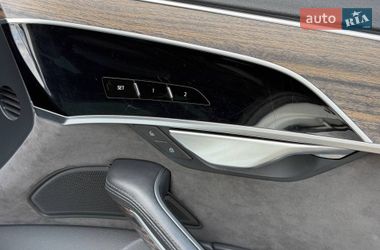 Седан Audi A8 2020 в Хмельницькому