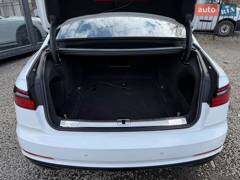 Седан Audi A8 2020 в Хмельницькому