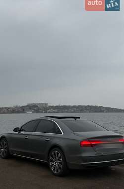 Седан Audi A8 2015 в Одесі