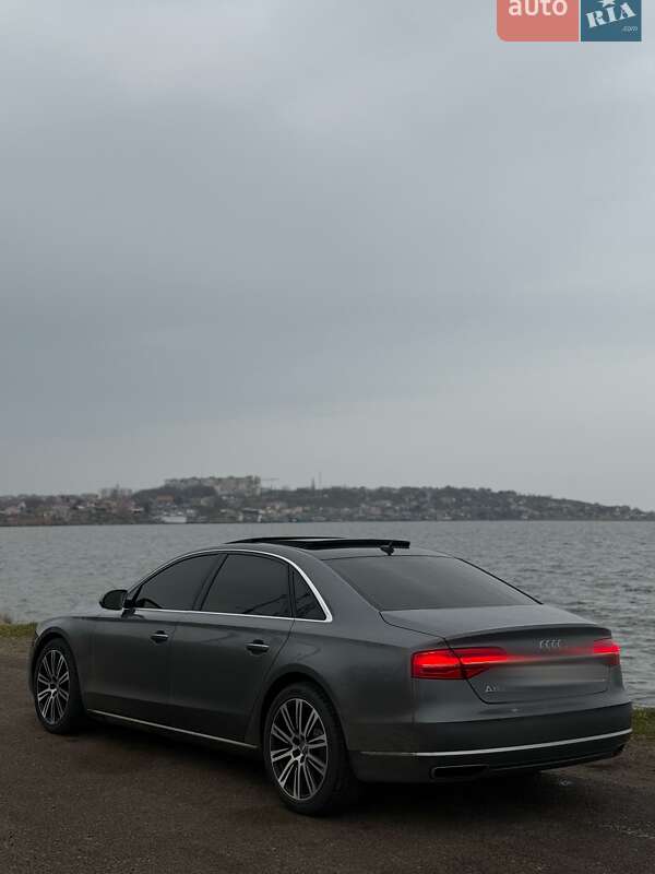 Седан Audi A8 2015 в Одесі