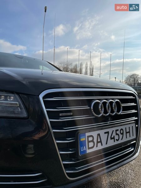 Седан Audi A8 2013 в Кропивницком