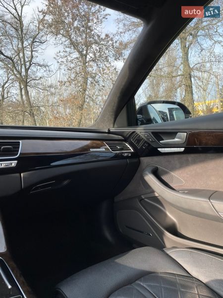 Седан Audi A8 2013 в Кропивницком