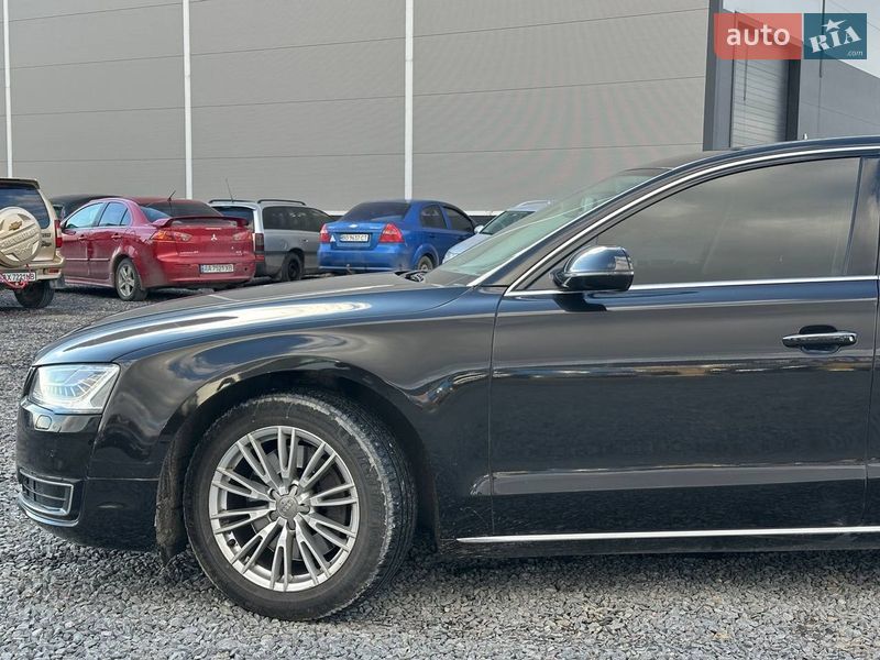 Седан Audi A8 2017 в Львове