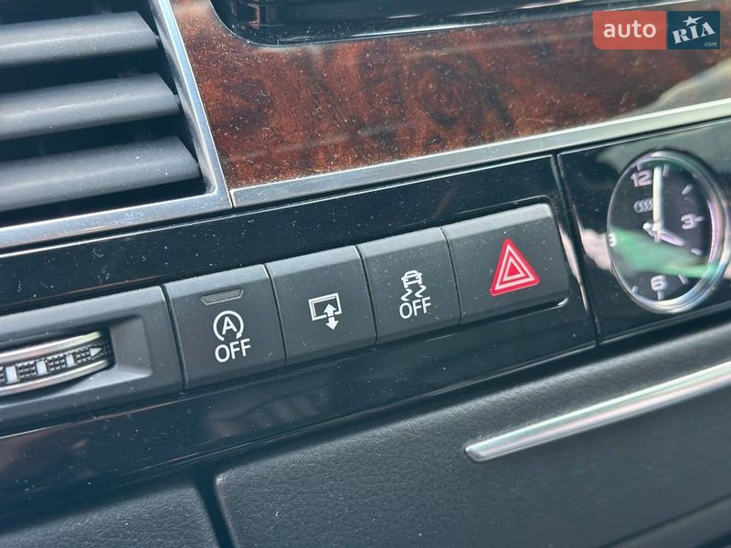 Седан Audi A8 2017 в Львове