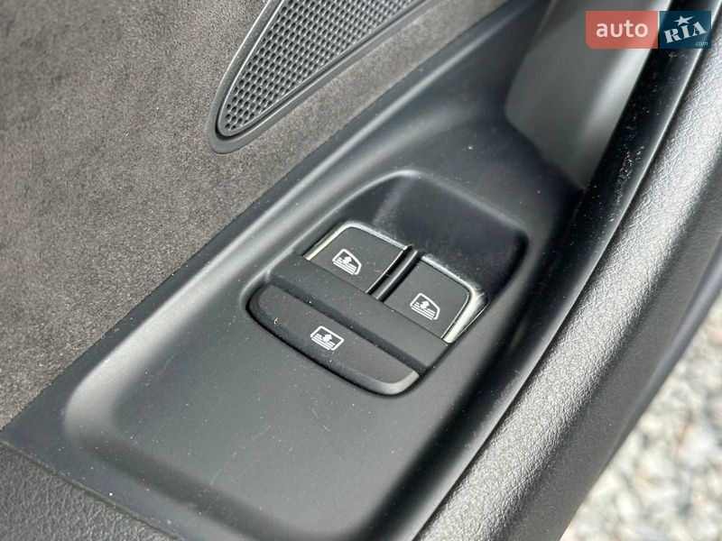 Седан Audi A8 2017 в Львове