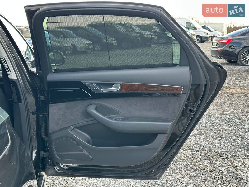 Седан Audi A8 2017 в Львове